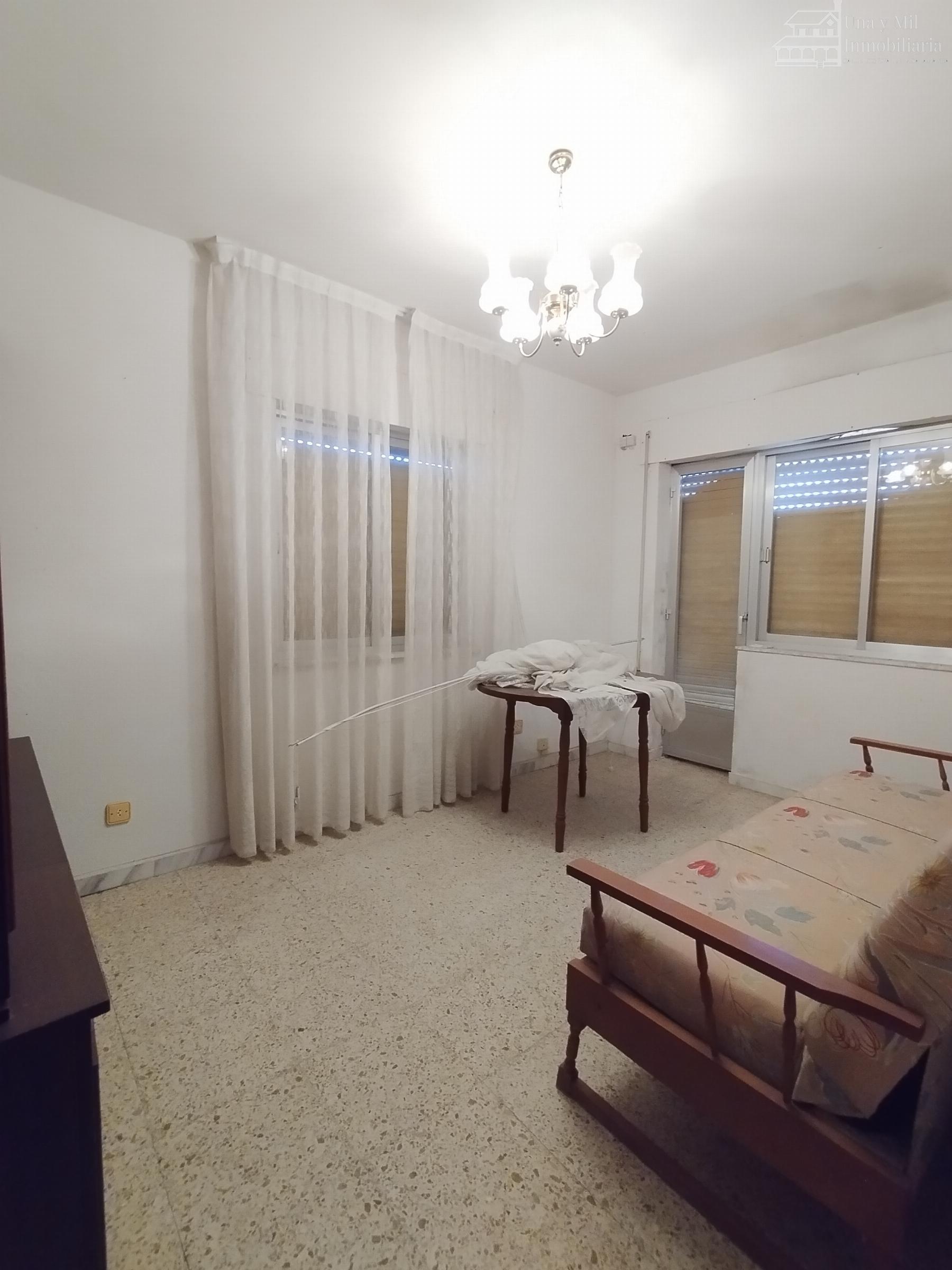 For sale of house in Castellanos de Villiquera