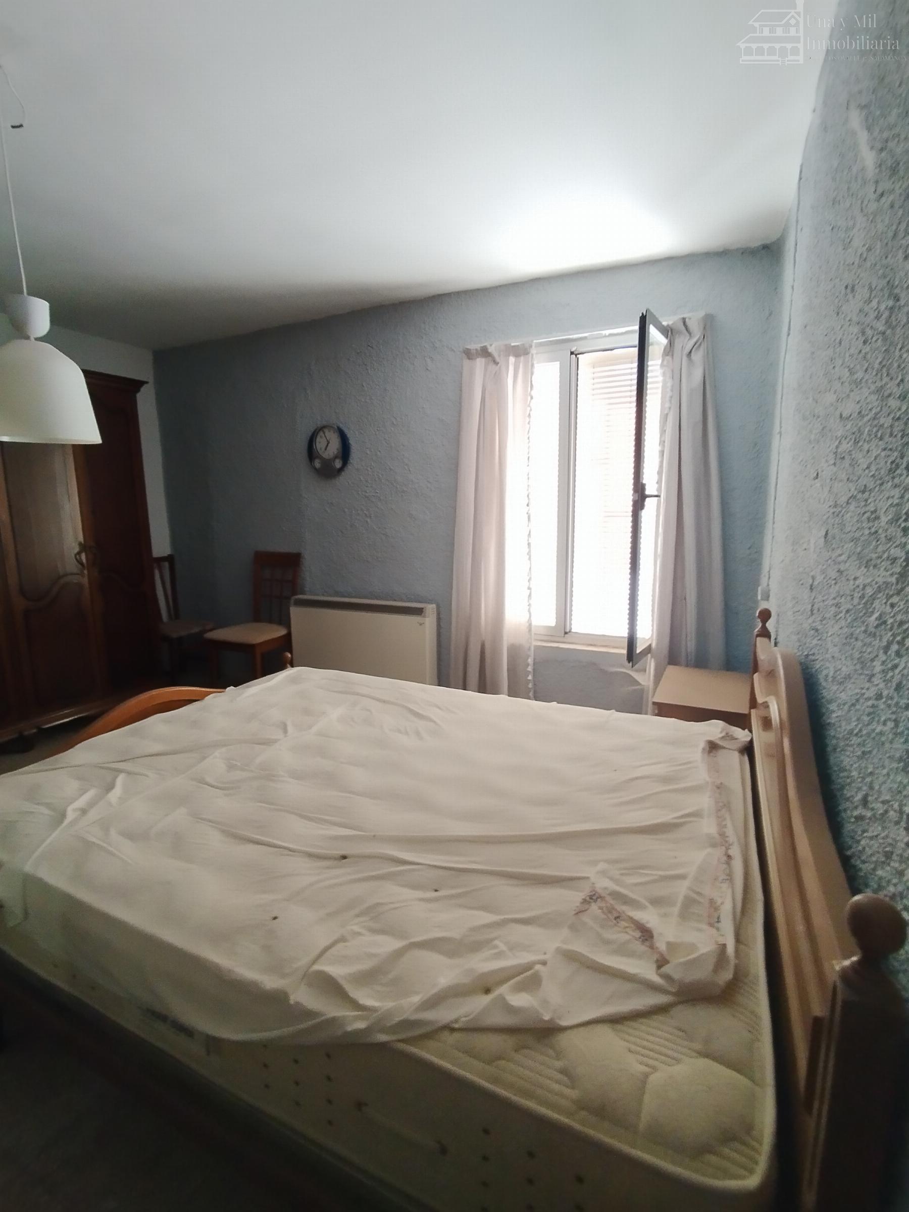 For sale of house in Castellanos de Villiquera