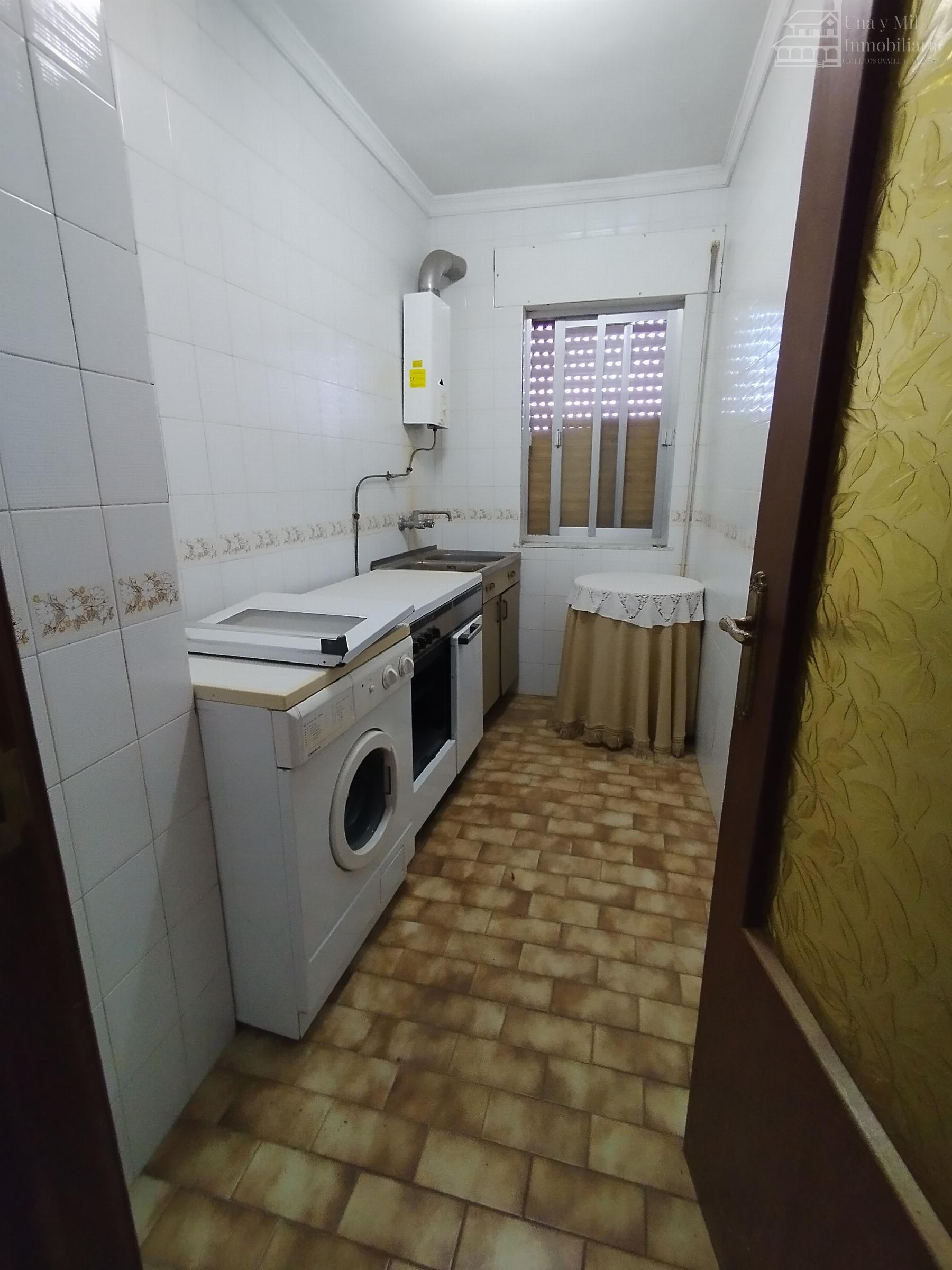 For sale of house in Castellanos de Villiquera