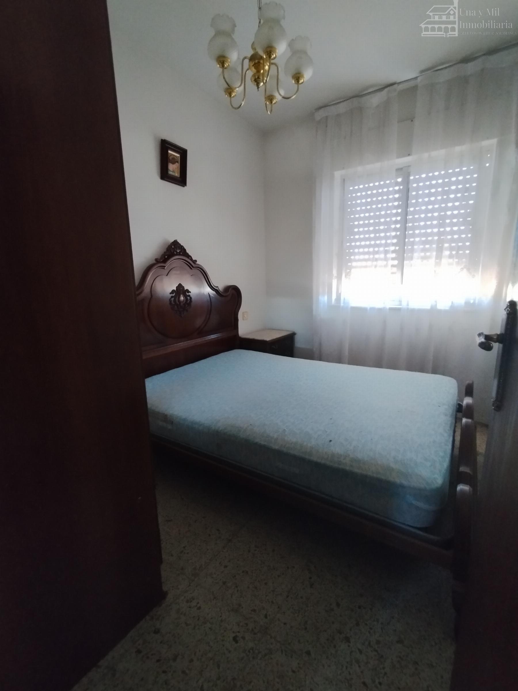 For sale of house in Castellanos de Villiquera