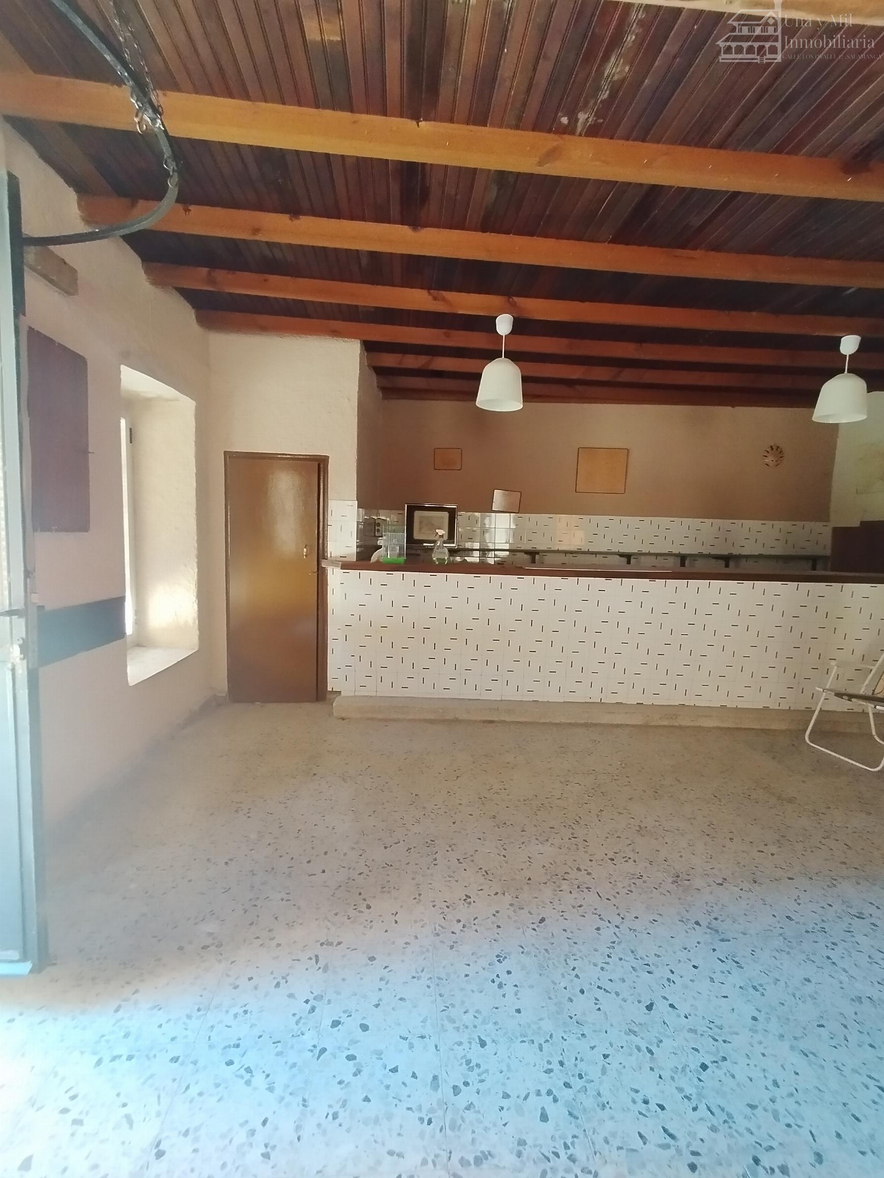 For sale of house in Castellanos de Villiquera