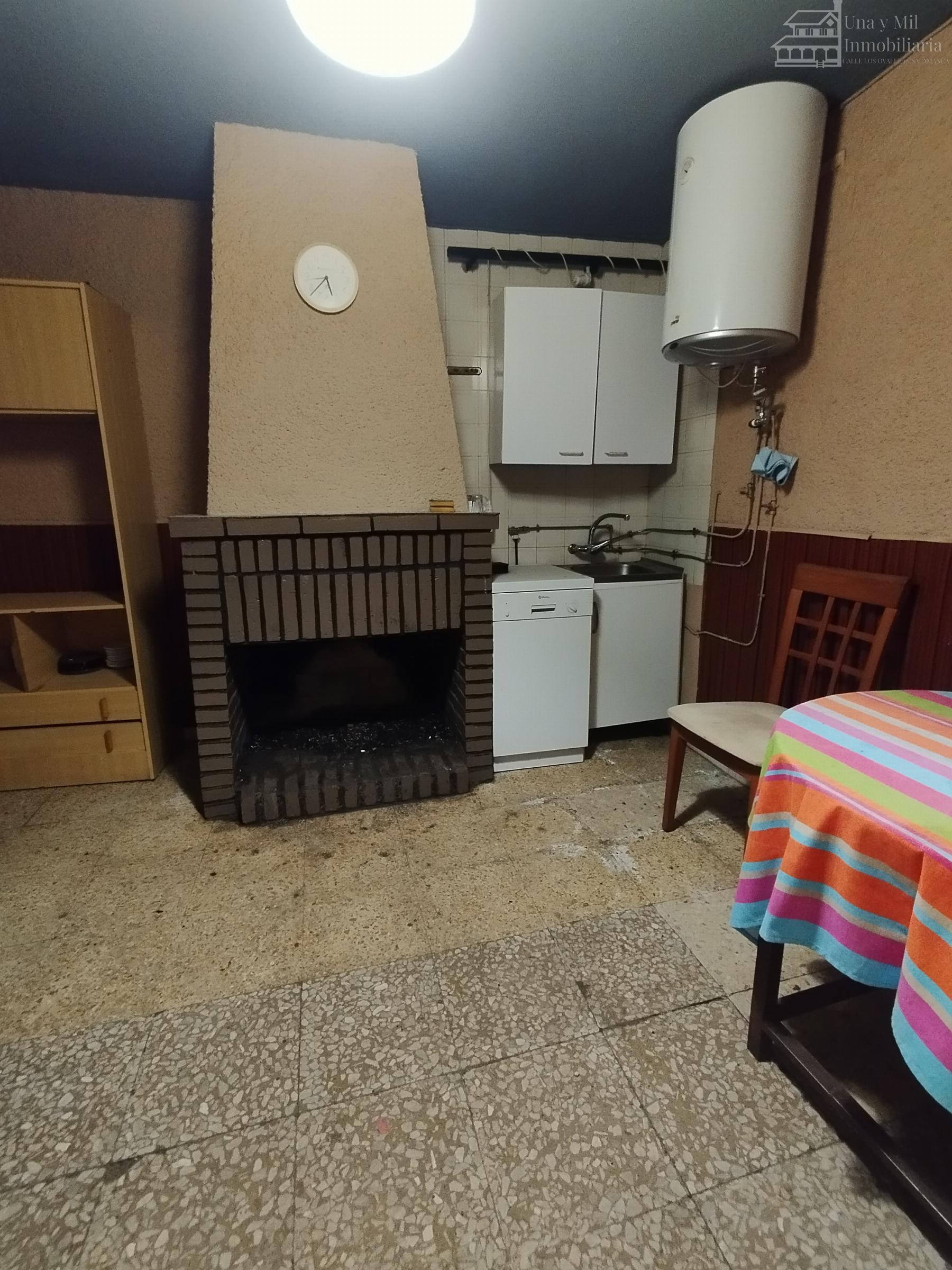 For sale of house in Castellanos de Villiquera