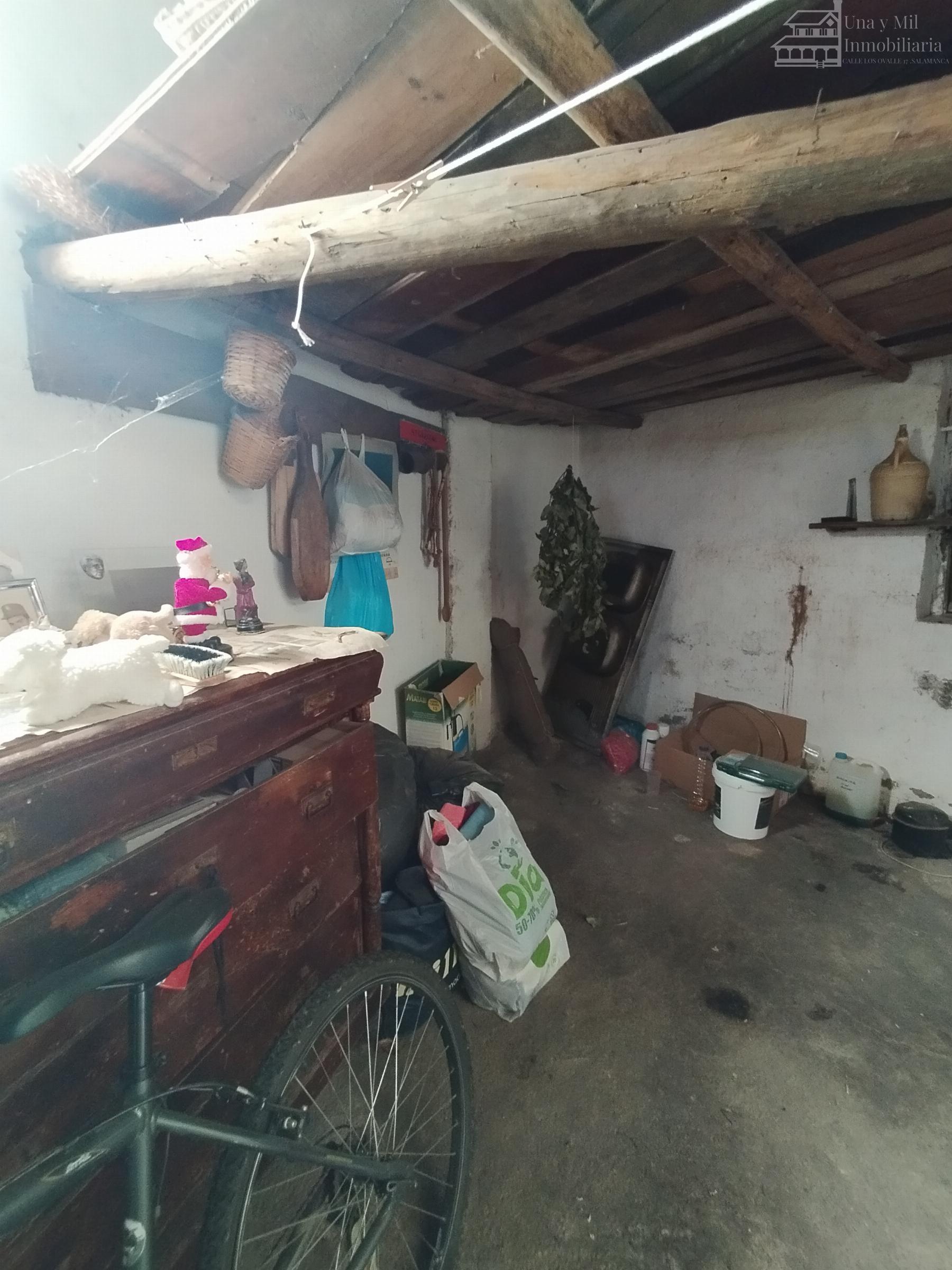 For sale of house in Castellanos de Villiquera