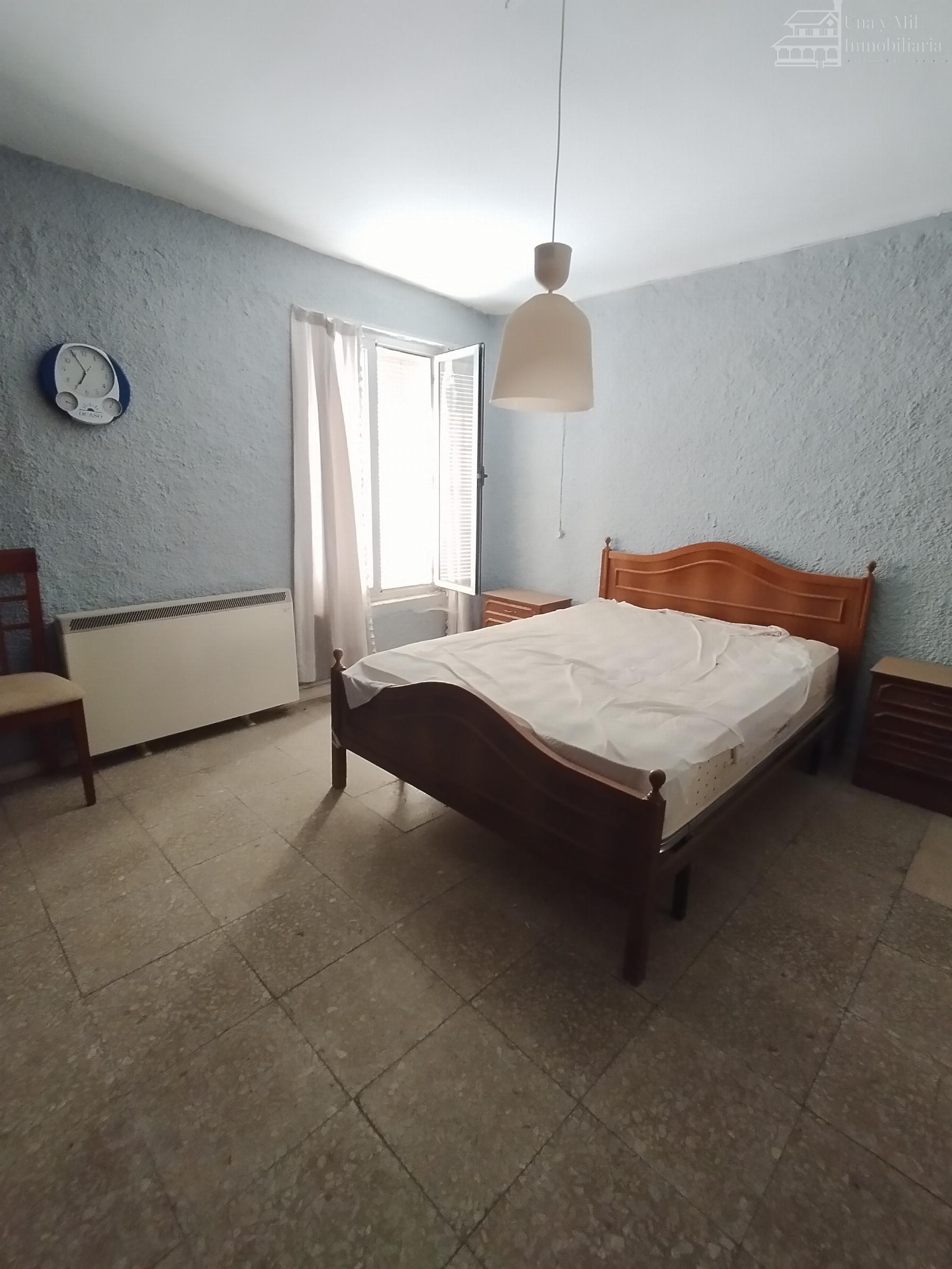 For sale of house in Castellanos de Villiquera