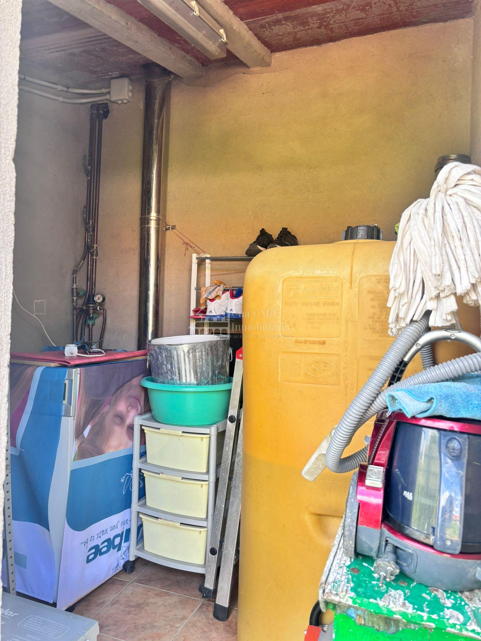 For sale of house in Calvarrasa de Arriba