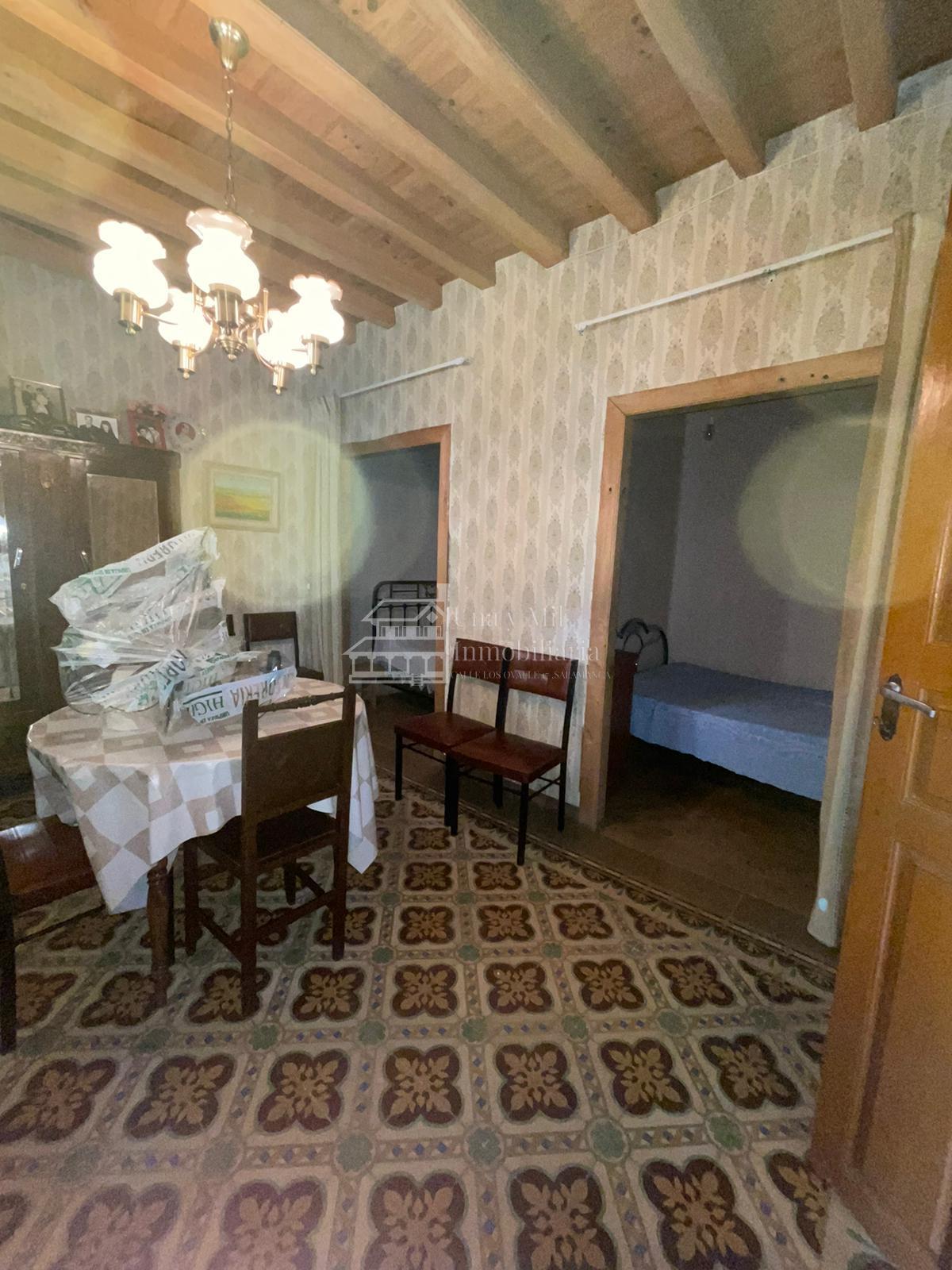 For sale of house in Gallegos de Solmirón