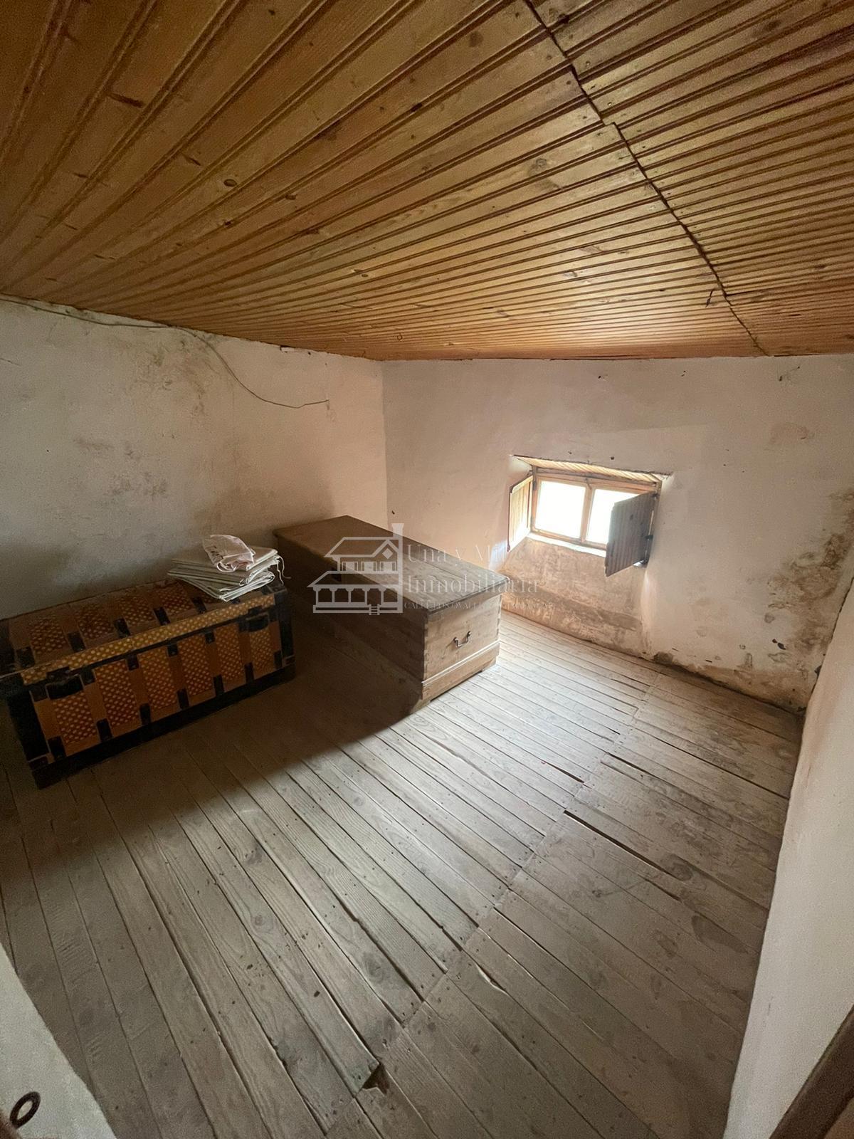 For sale of house in Gallegos de Solmirón