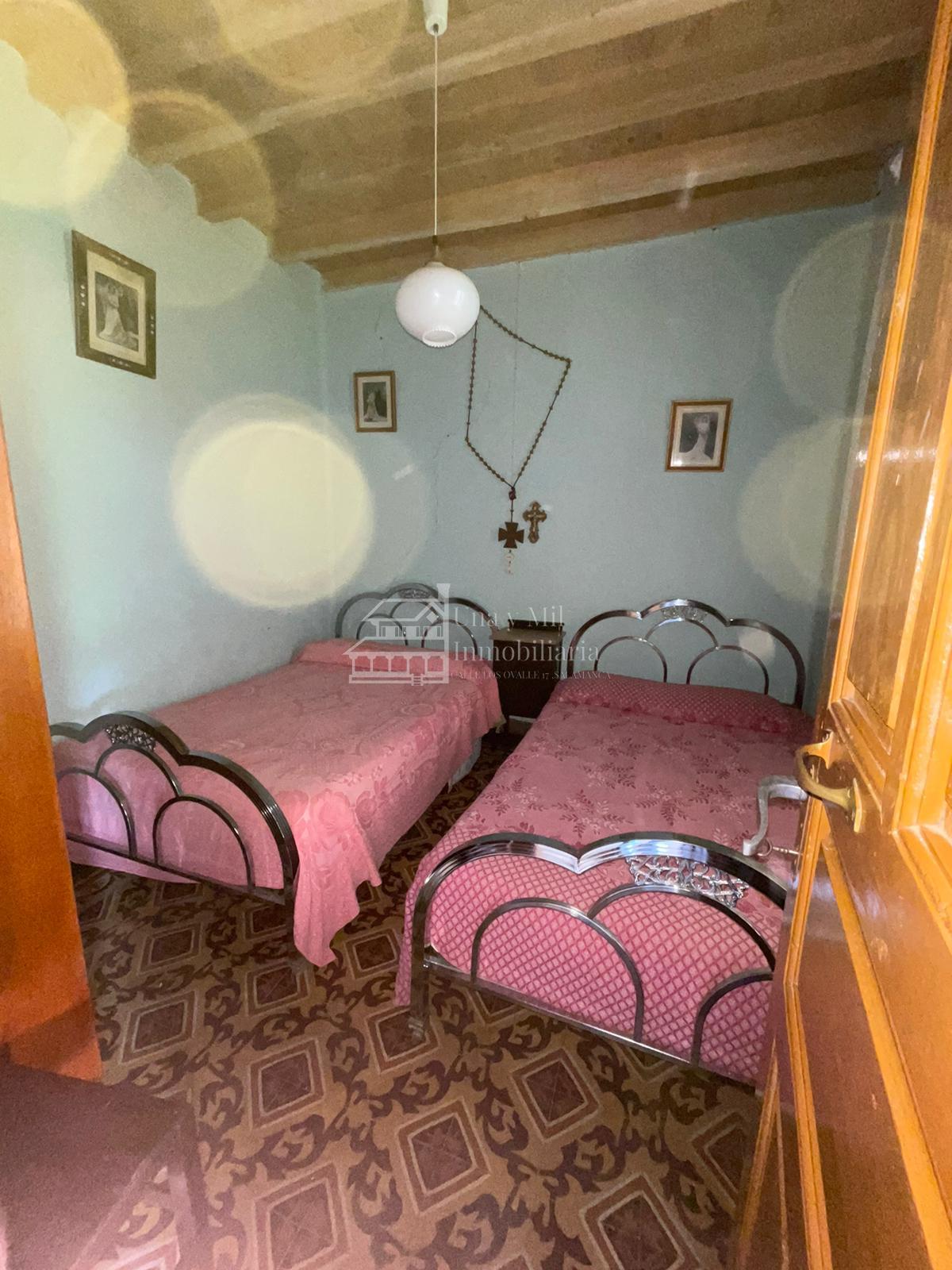 For sale of house in Gallegos de Solmirón