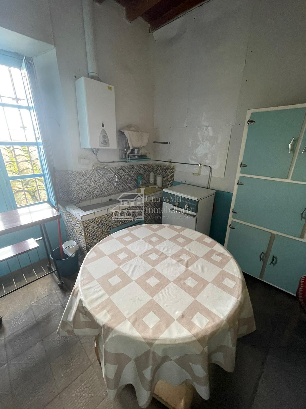 For sale of house in Gallegos de Solmirón