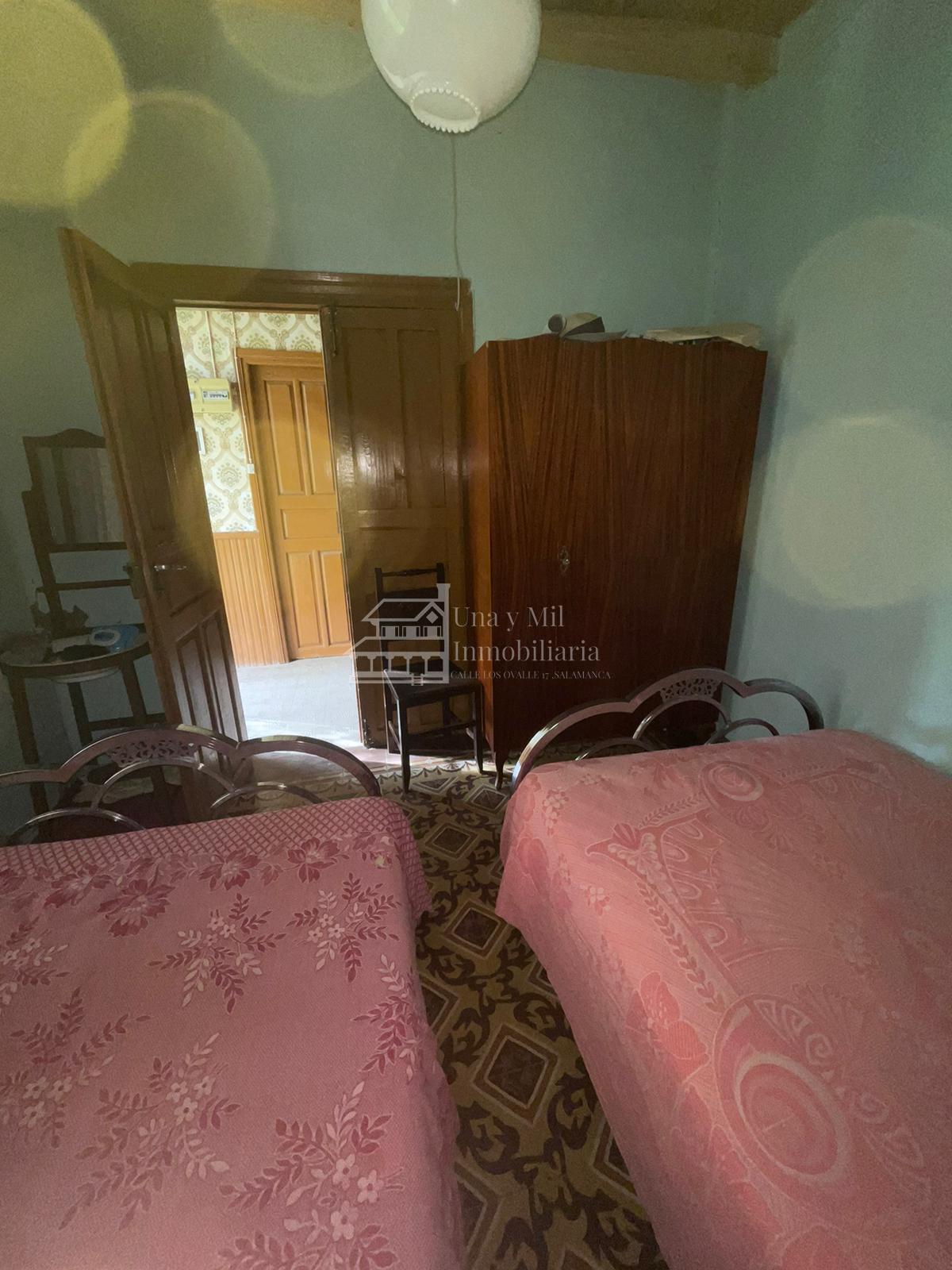 For sale of house in Gallegos de Solmirón
