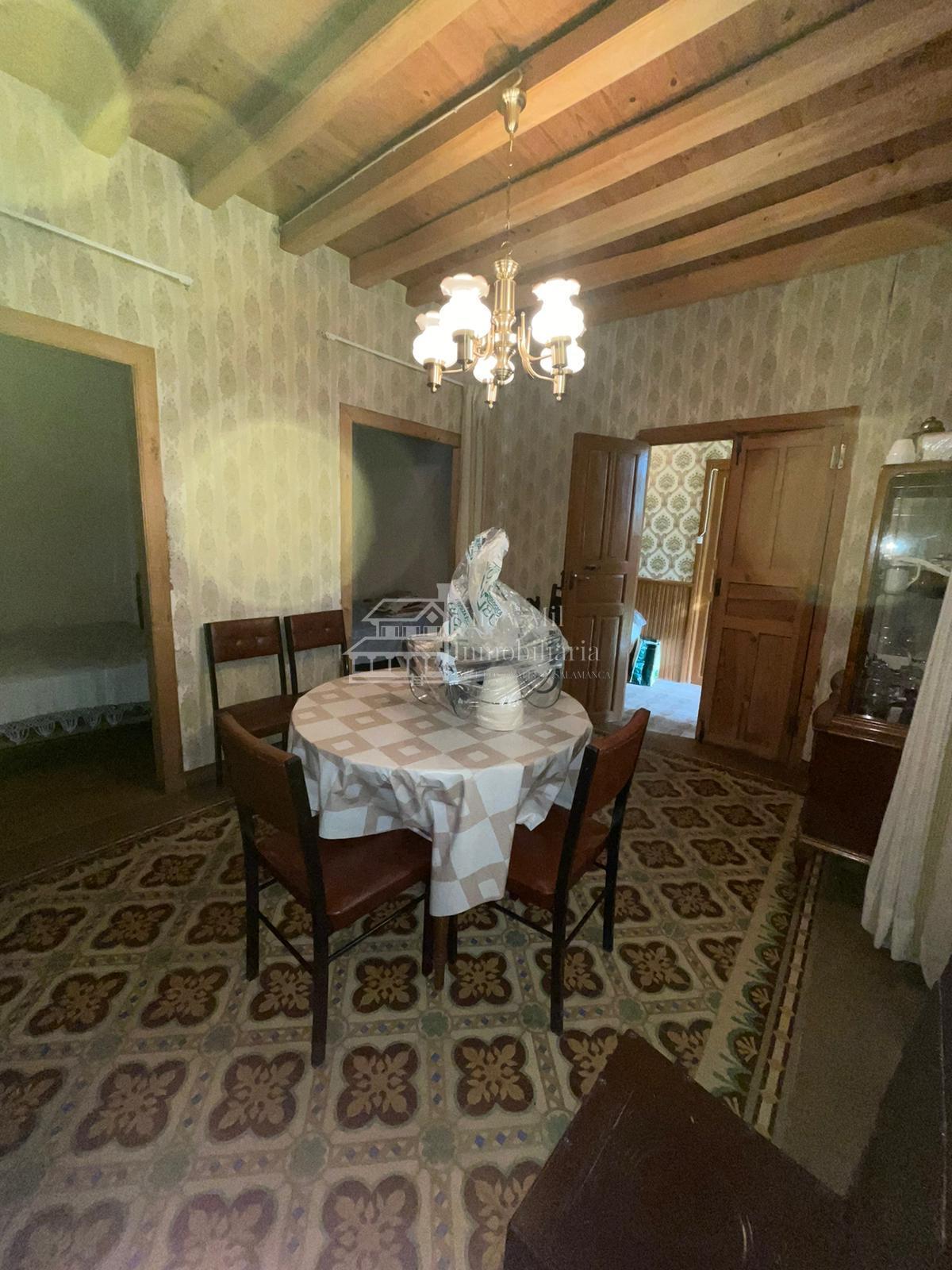 For sale of house in Gallegos de Solmirón