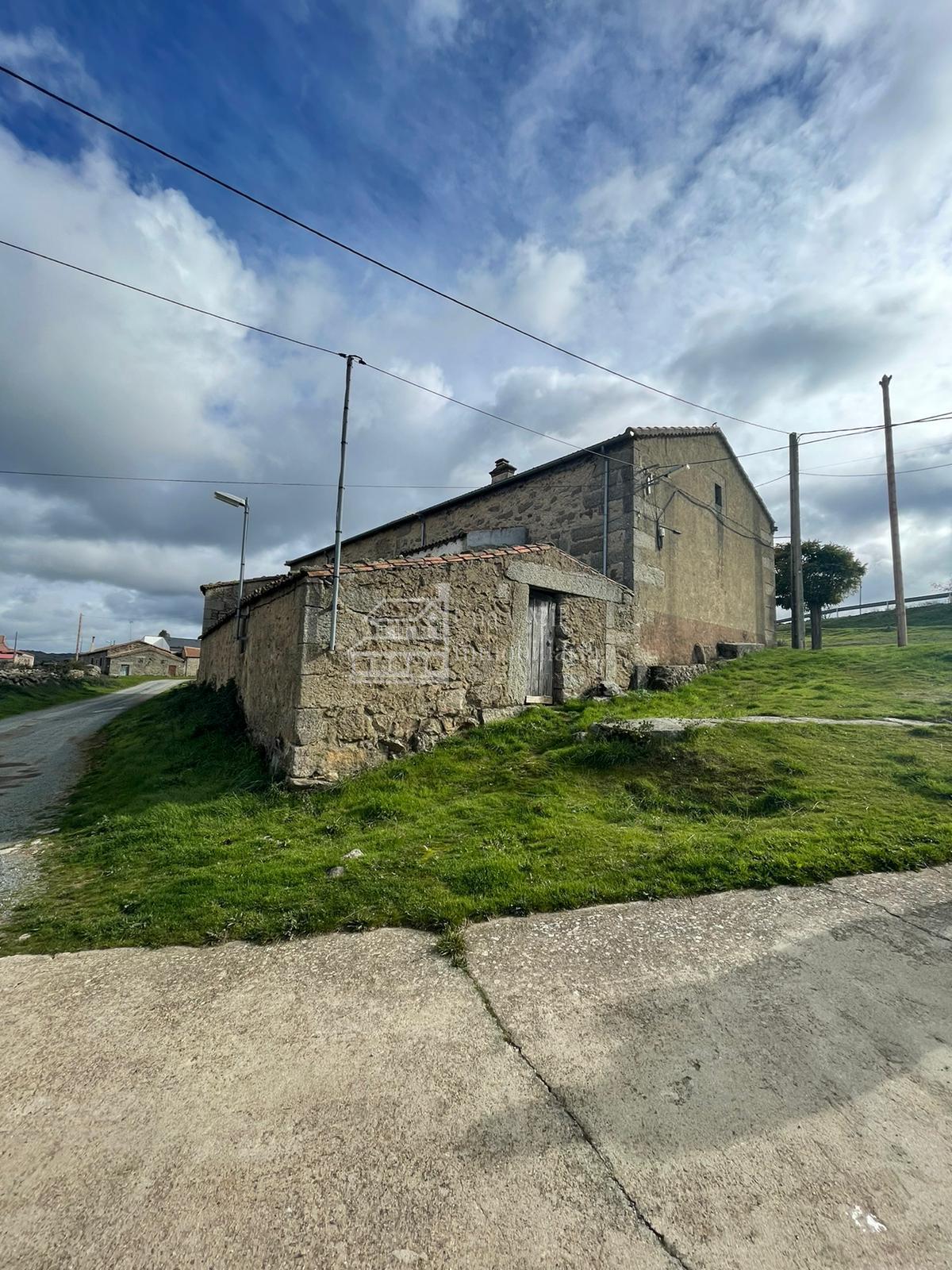 For sale of house in Gallegos de Solmirón