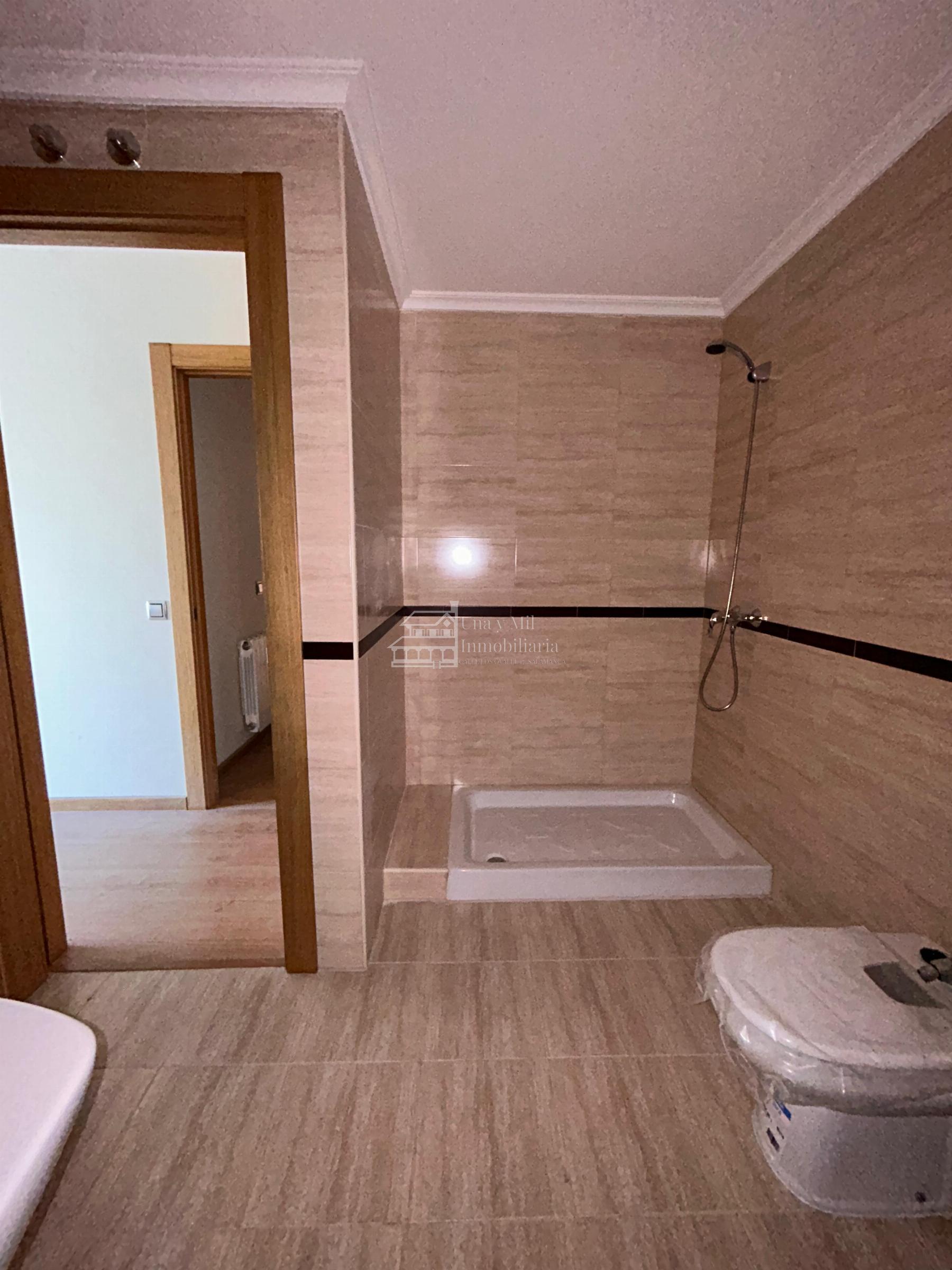 Suite bathroom