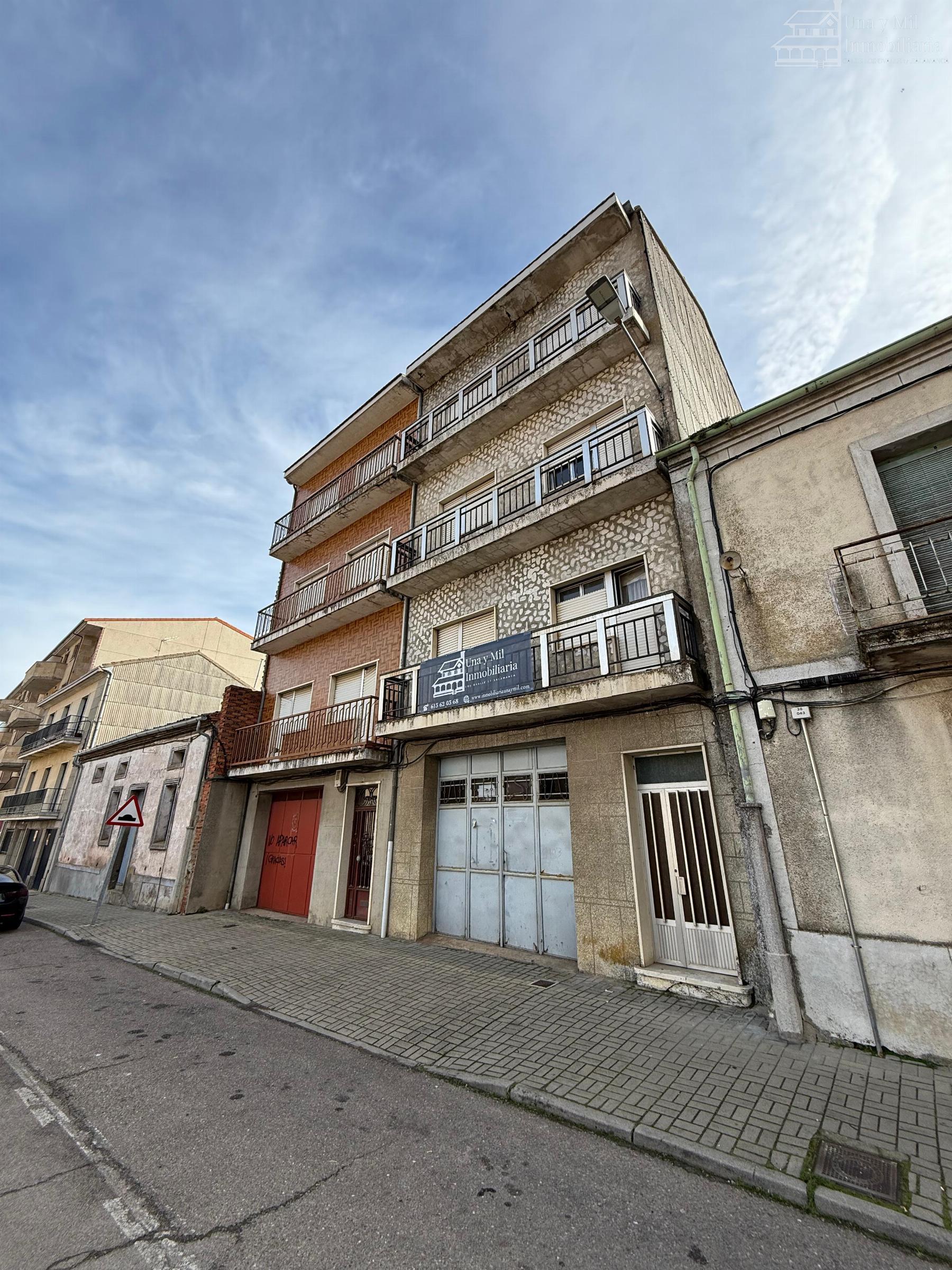 For sale of building in Guijuelo