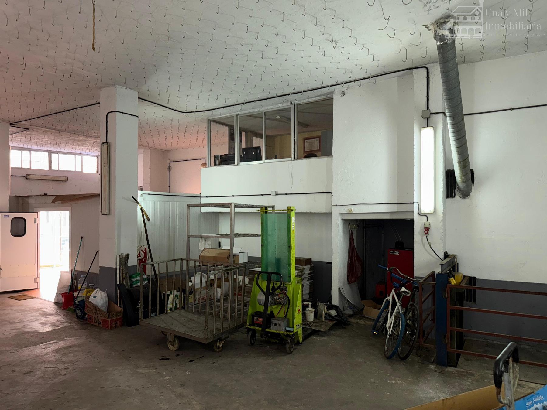 For sale of industrial plant/warehouse in Guijuelo