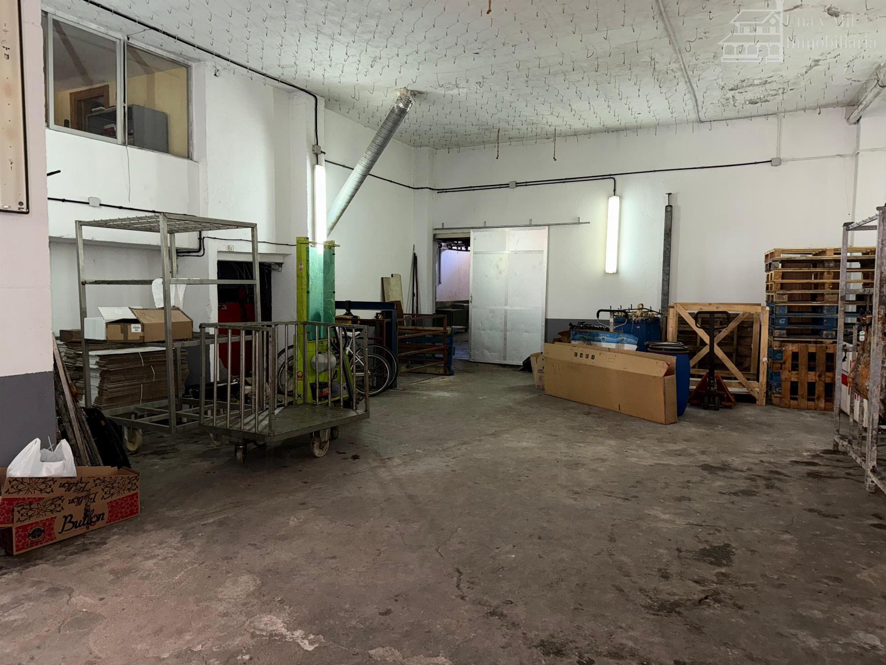 For sale of industrial plant/warehouse in Guijuelo