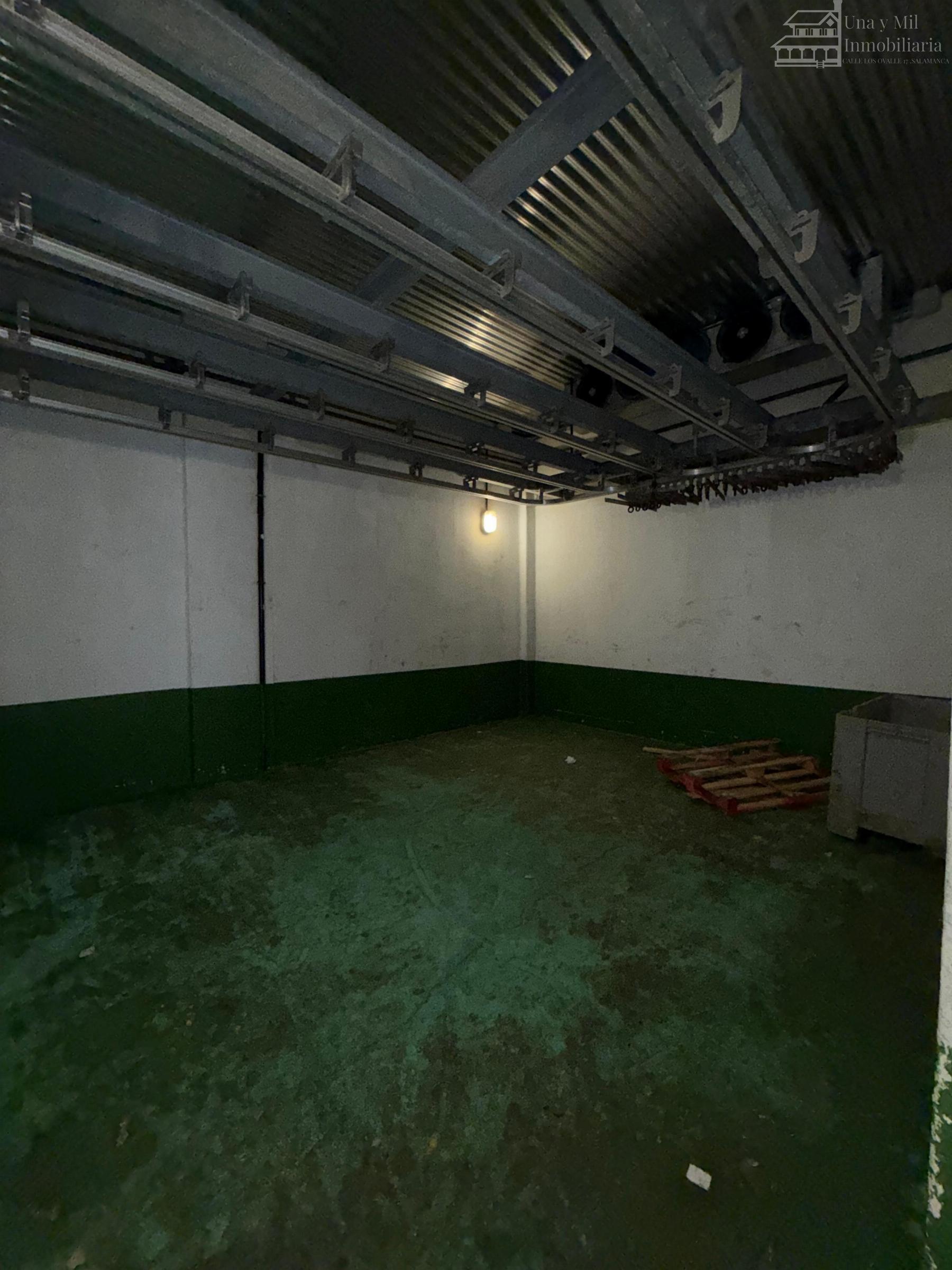 For sale of industrial plant/warehouse in Guijuelo