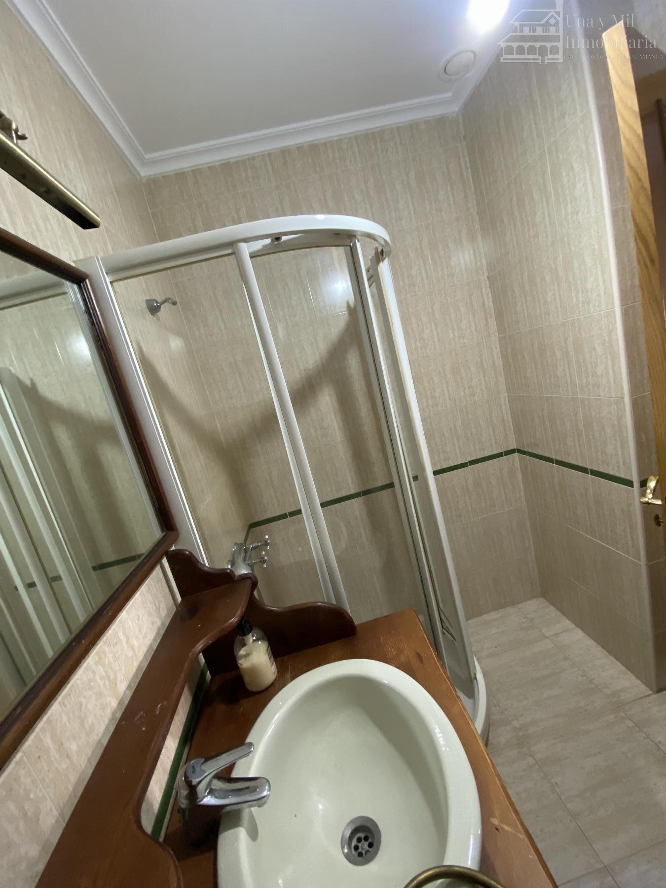 Suite bathroom