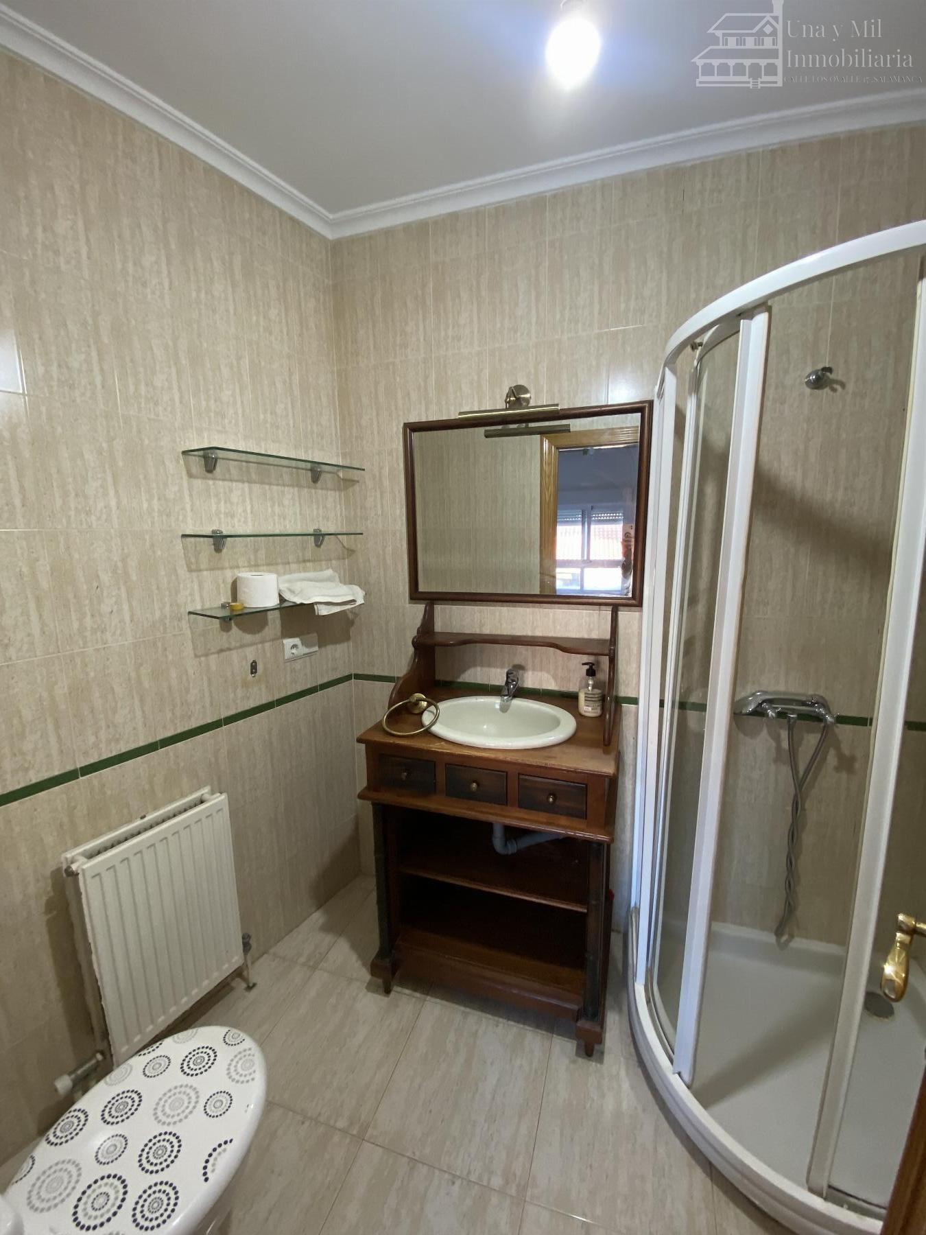 Suite bathroom