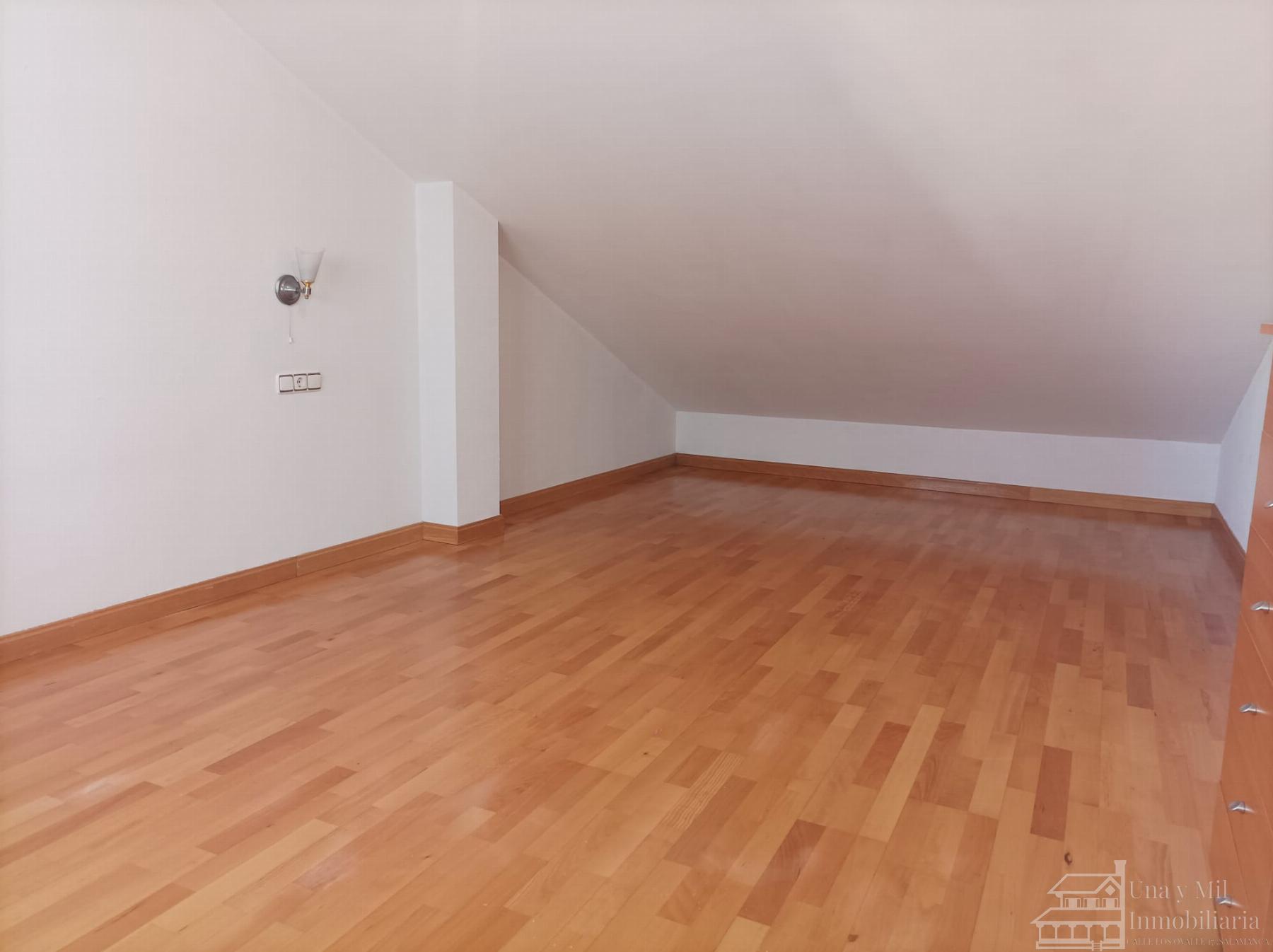 Venta de piso en Villares de la Reina