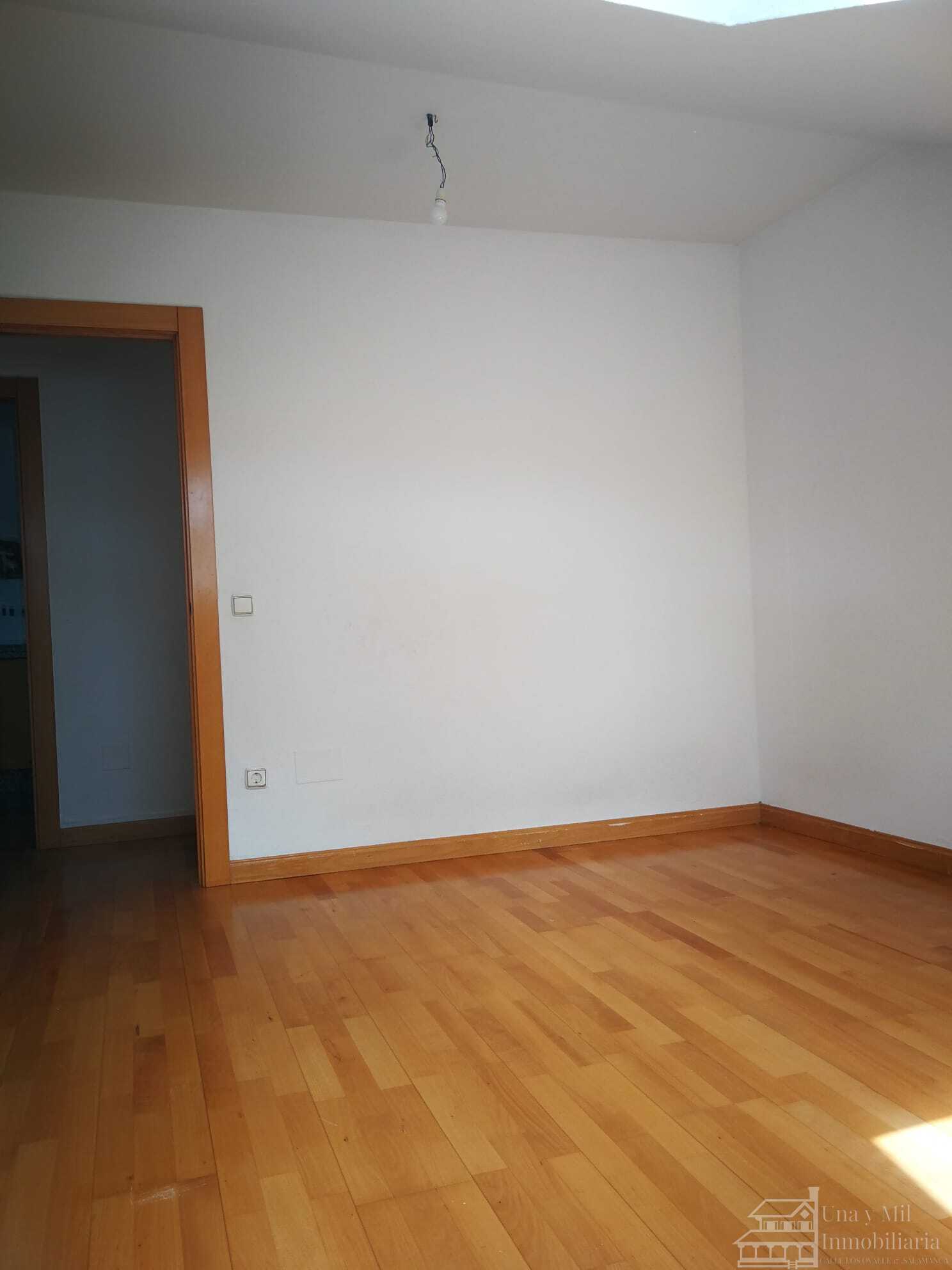 Venta de piso en Villares de la Reina