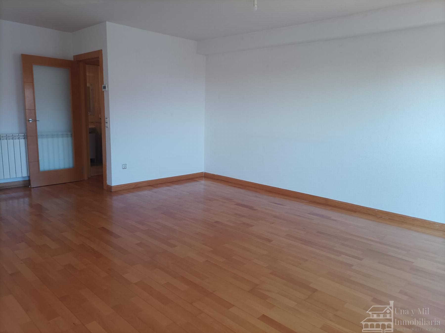 Venta de piso en Villares de la Reina