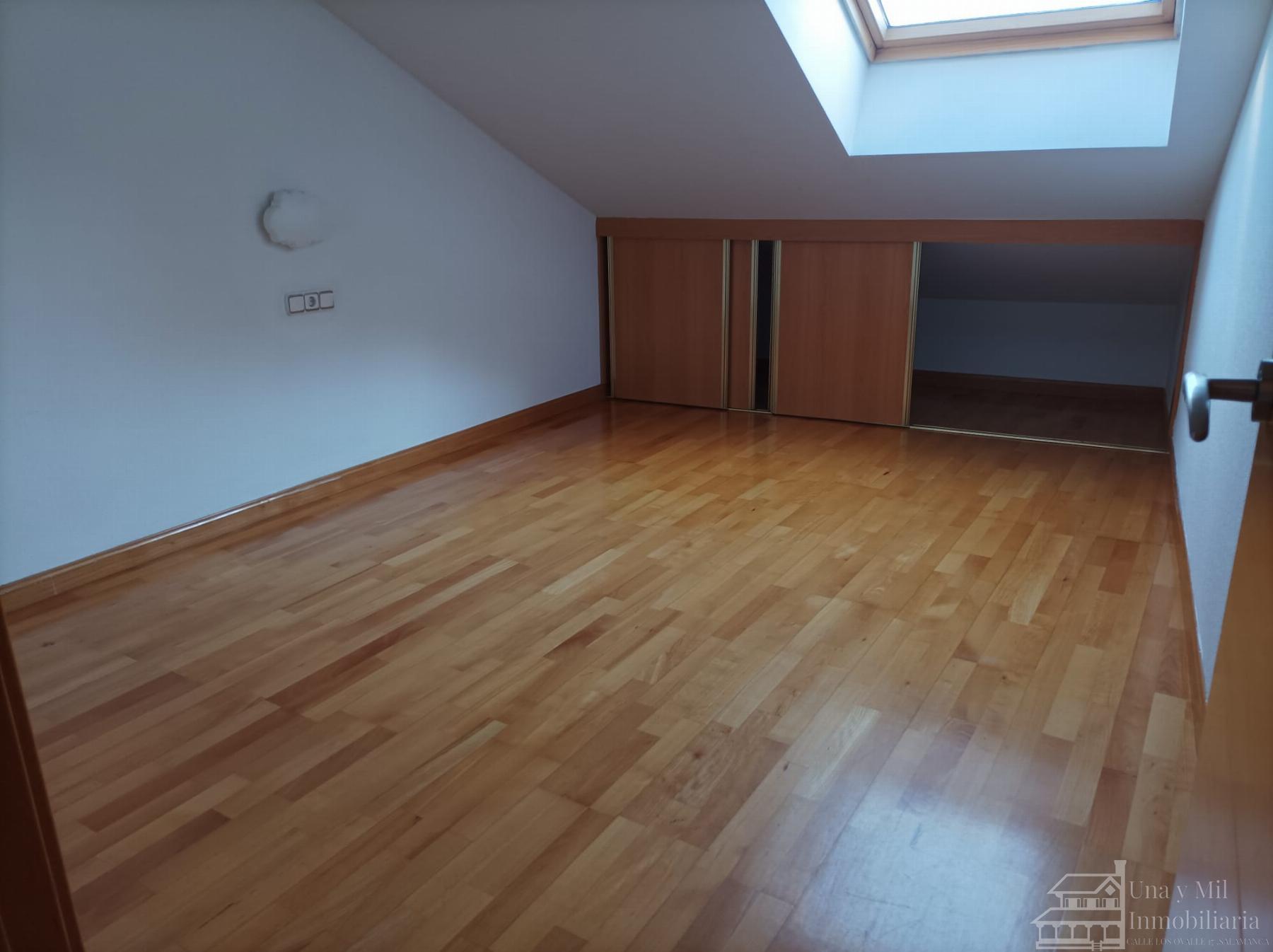 Venta de piso en Villares de la Reina