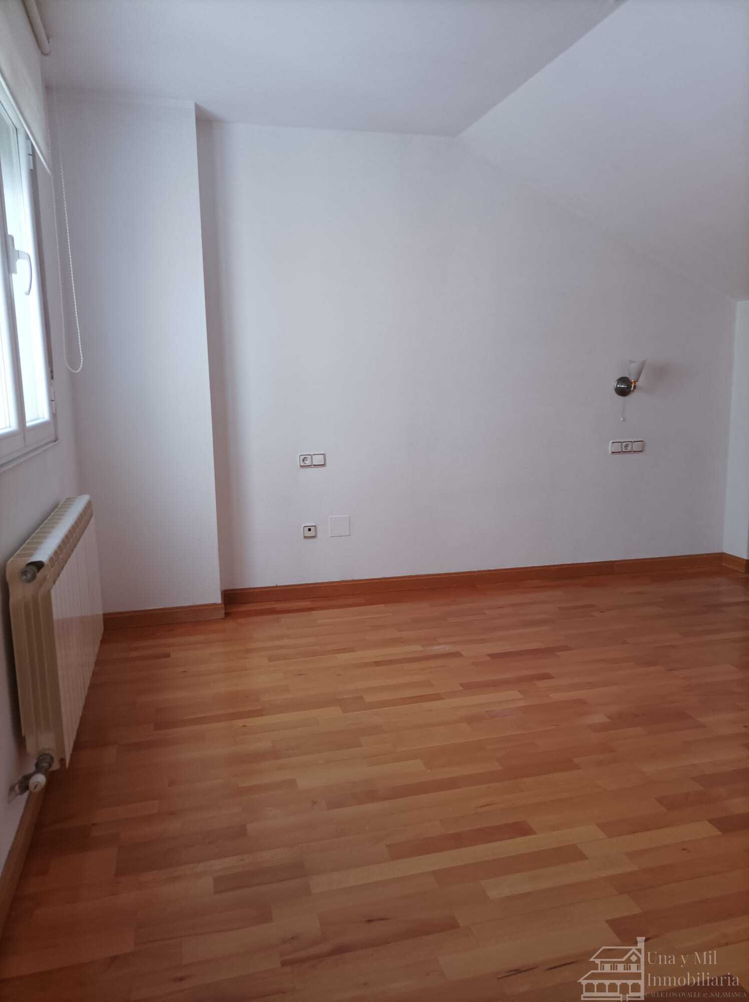 Venta de piso en Villares de la Reina