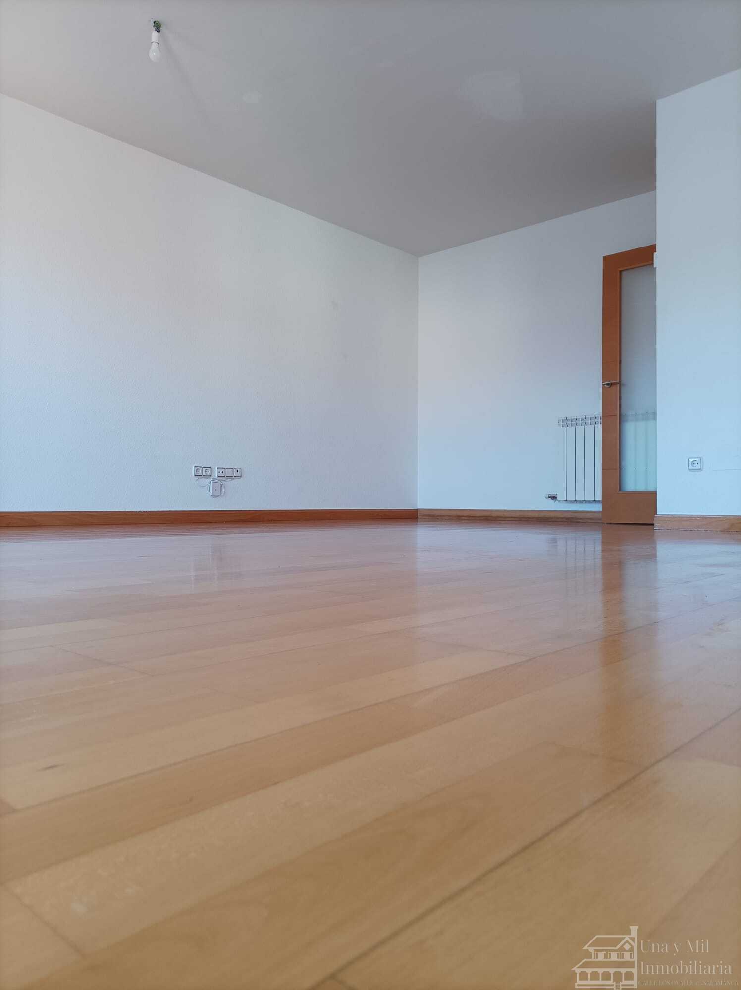 Venta de piso en Villares de la Reina