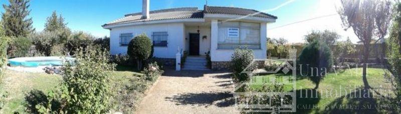 Venta de chalet en Castellanos de Villiquera