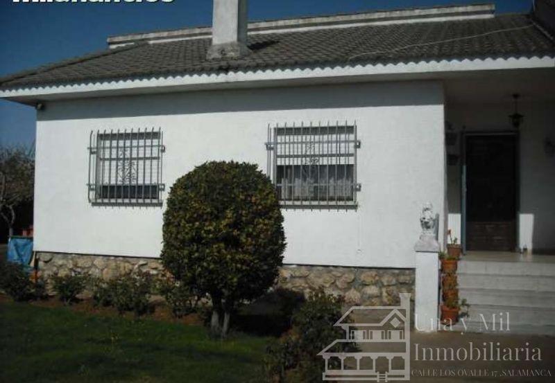 Venta de chalet en Castellanos de Villiquera