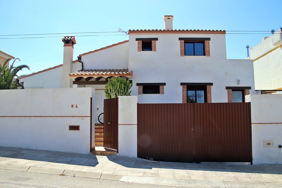 For sale of chalet in Alfaz del Pi