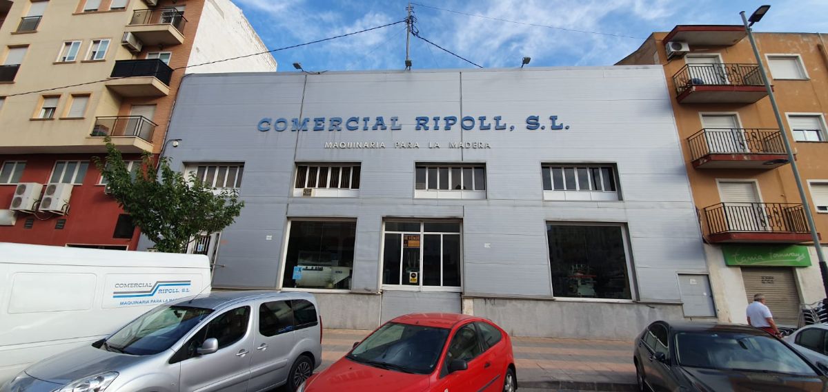 For sale of warehouse in Yecla