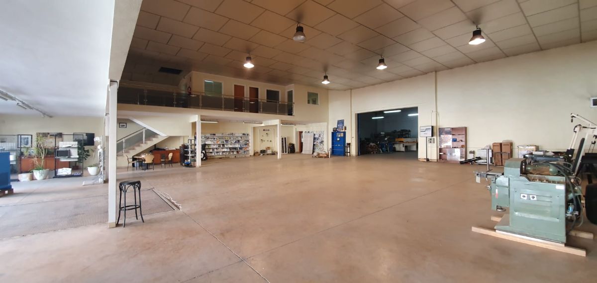 For sale of warehouse in Yecla