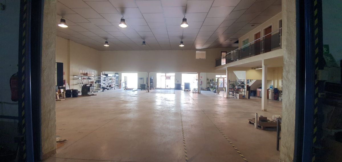 For sale of warehouse in Yecla