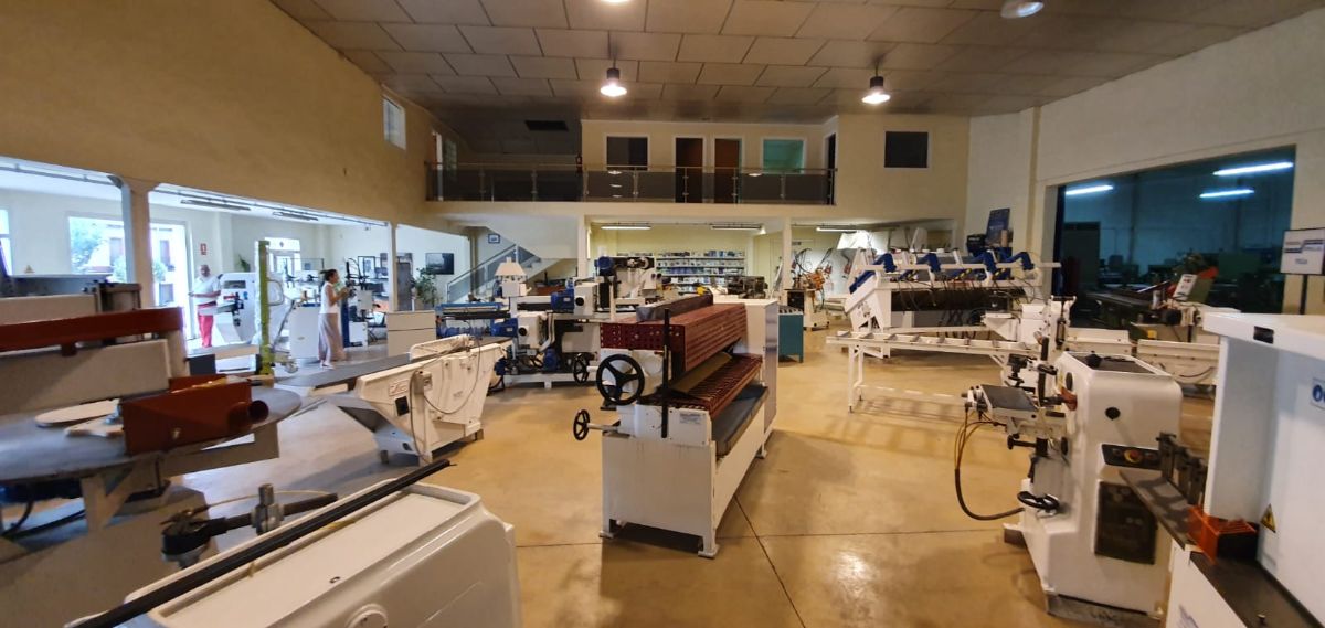 For sale of warehouse in Yecla