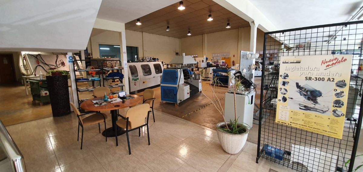 For sale of warehouse in Yecla