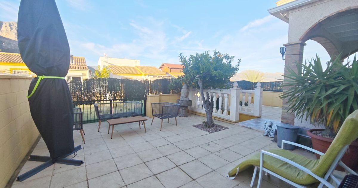 For sale of chalet in Polop