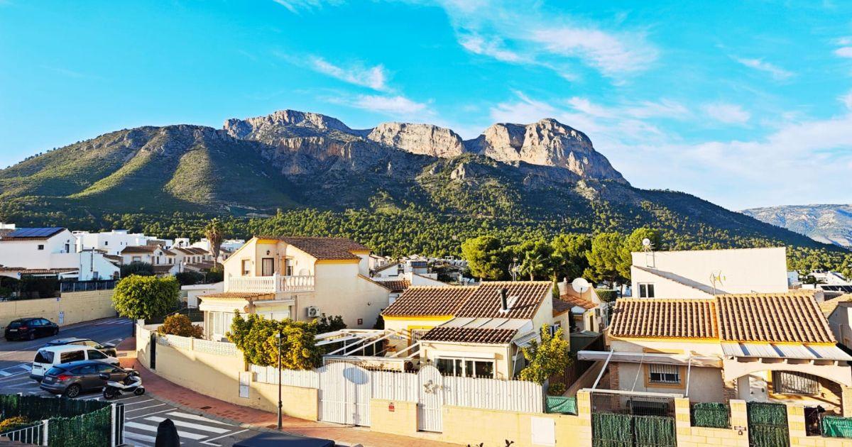 For sale of chalet in Polop