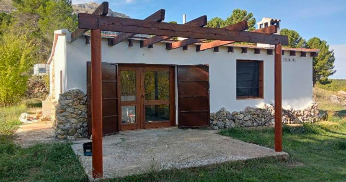 Venta de finca rústica en Confrides