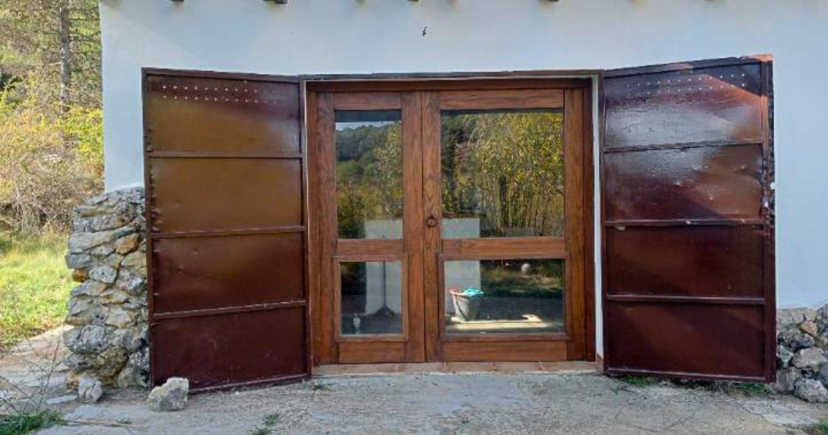 Venta de finca rústica en Confrides