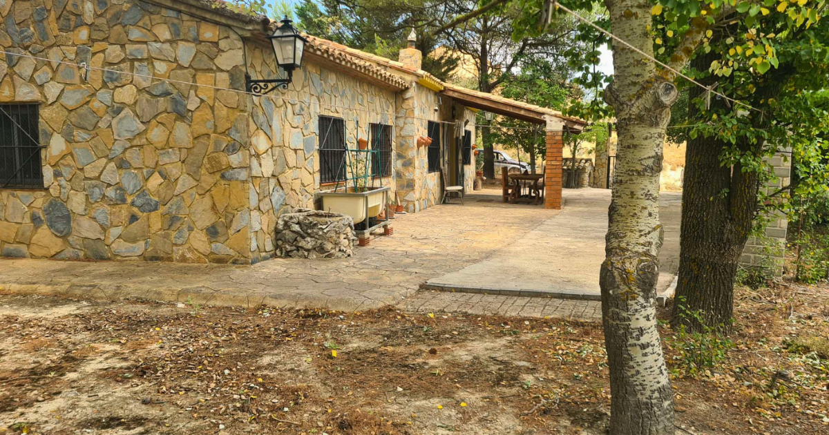 Venta de finca rústica en Confrides