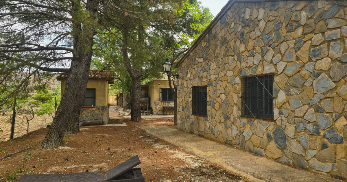 Venta de finca rústica en Confrides