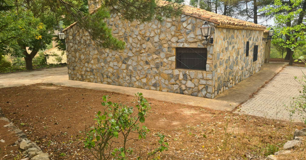 Venta de finca rústica en Confrides