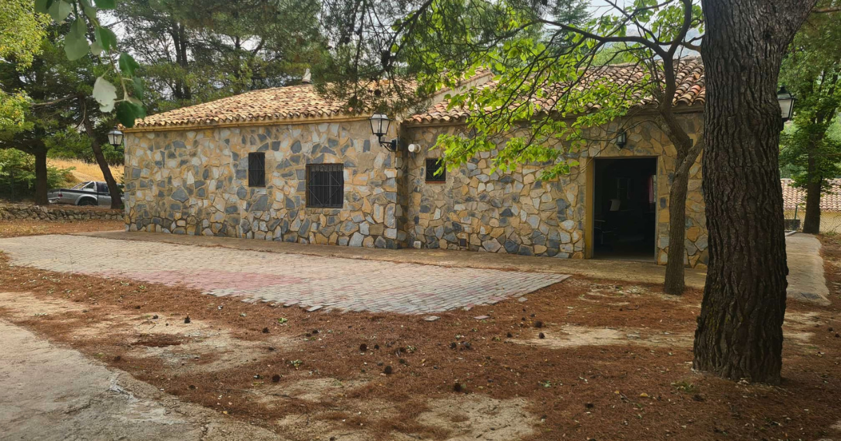 Venta de finca rústica en Confrides