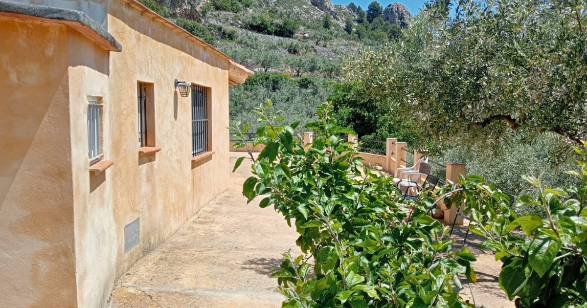 Venta de finca rústica en Confrides