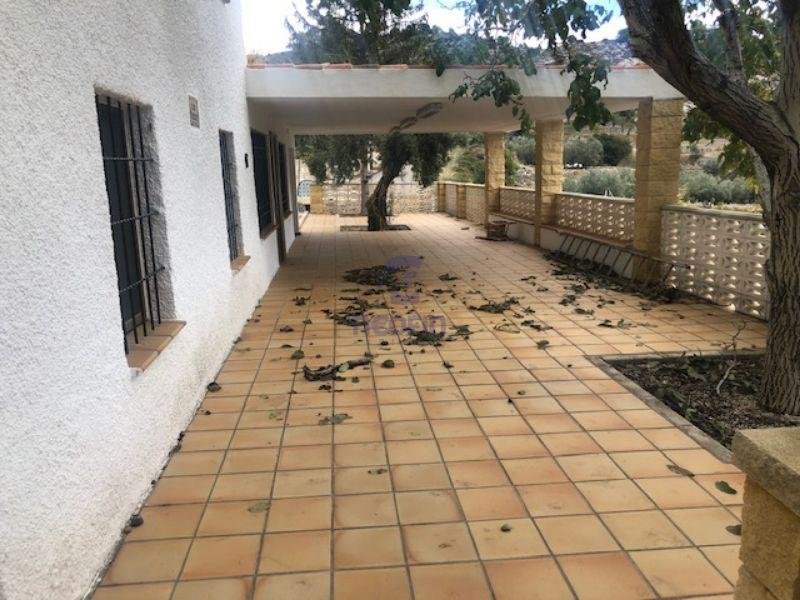 For sale of rural property in Confrides