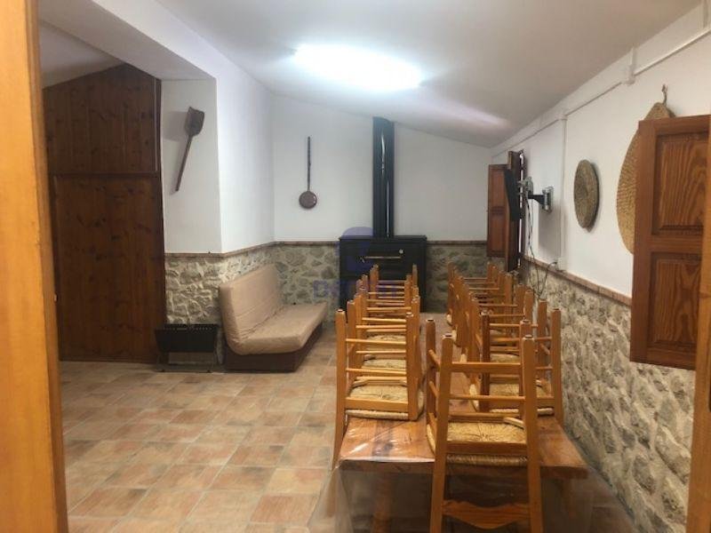 For sale of rural property in Confrides