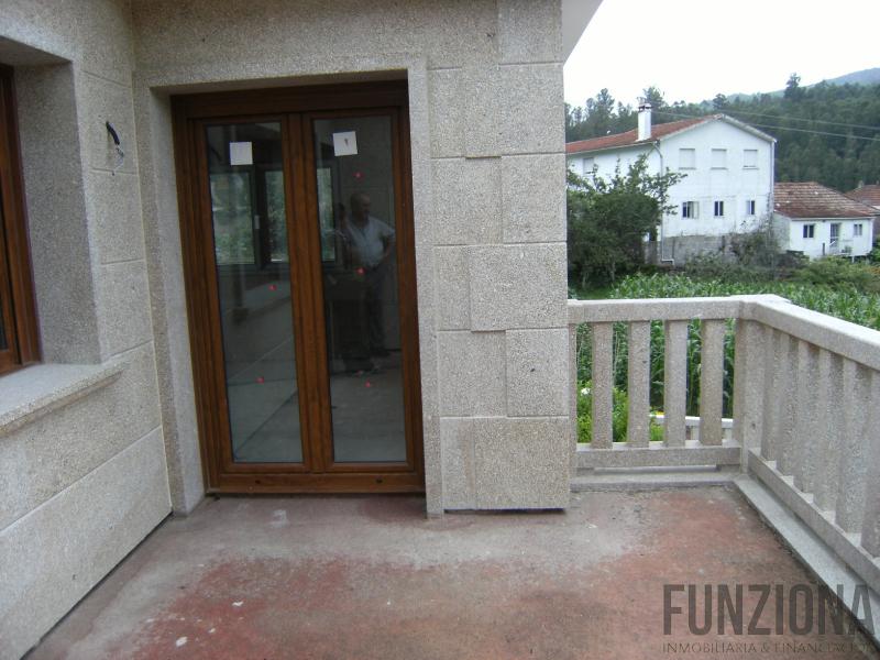 For sale of house in Ponte Caldelas