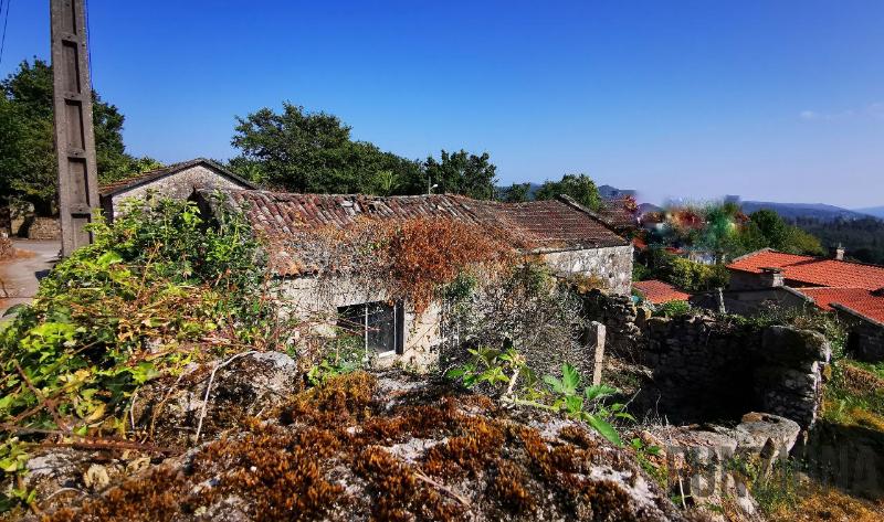 For sale of house in Ponte Caldelas